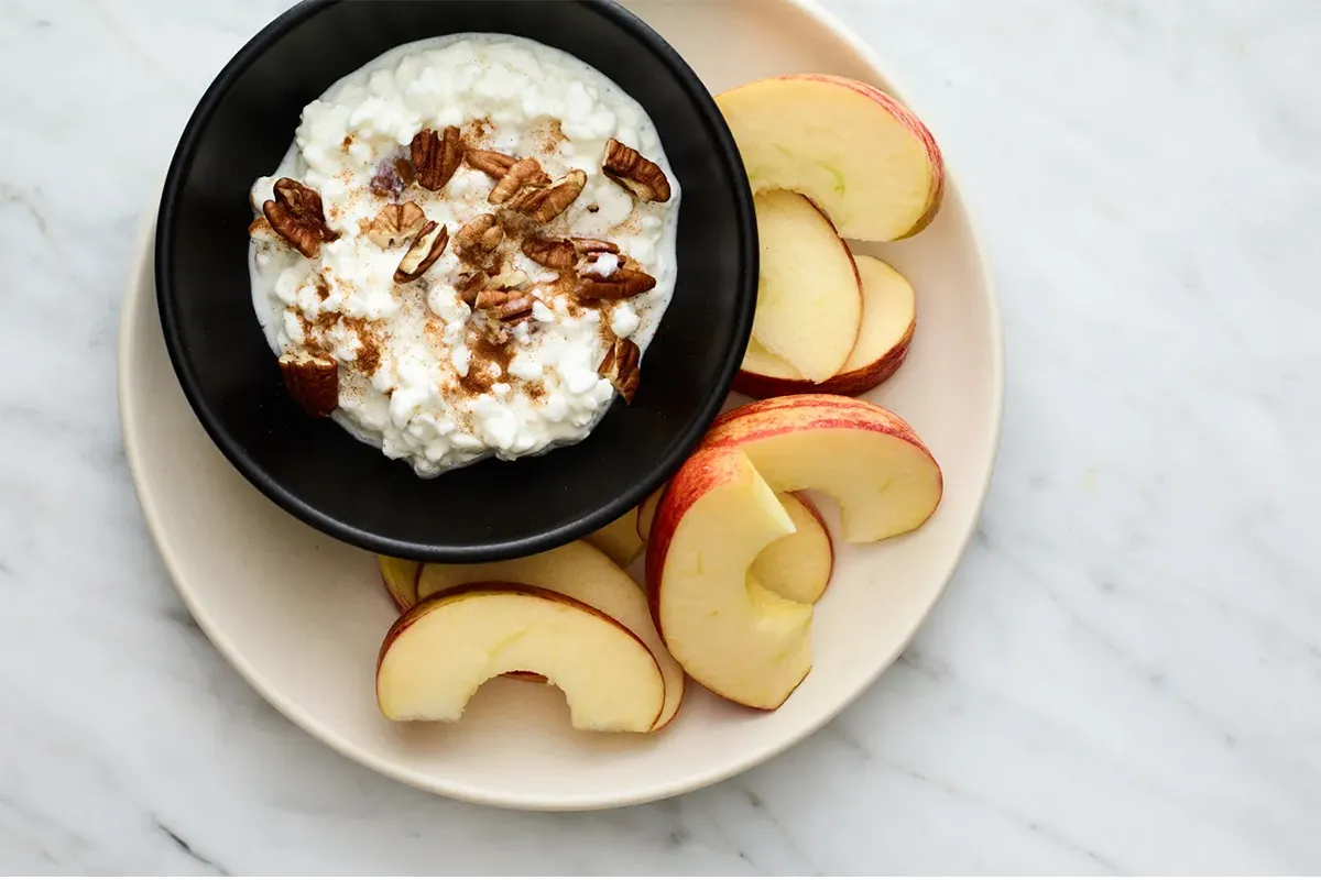 Cottage Cheese with Apple Slices